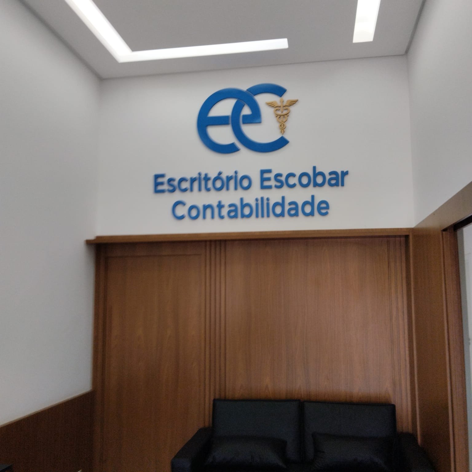 Letreiro em PVC executado para Escritório Escobar em Campo Grande